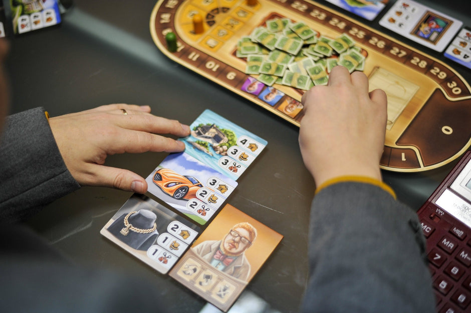 Fraudville (Politiškės) board game table
